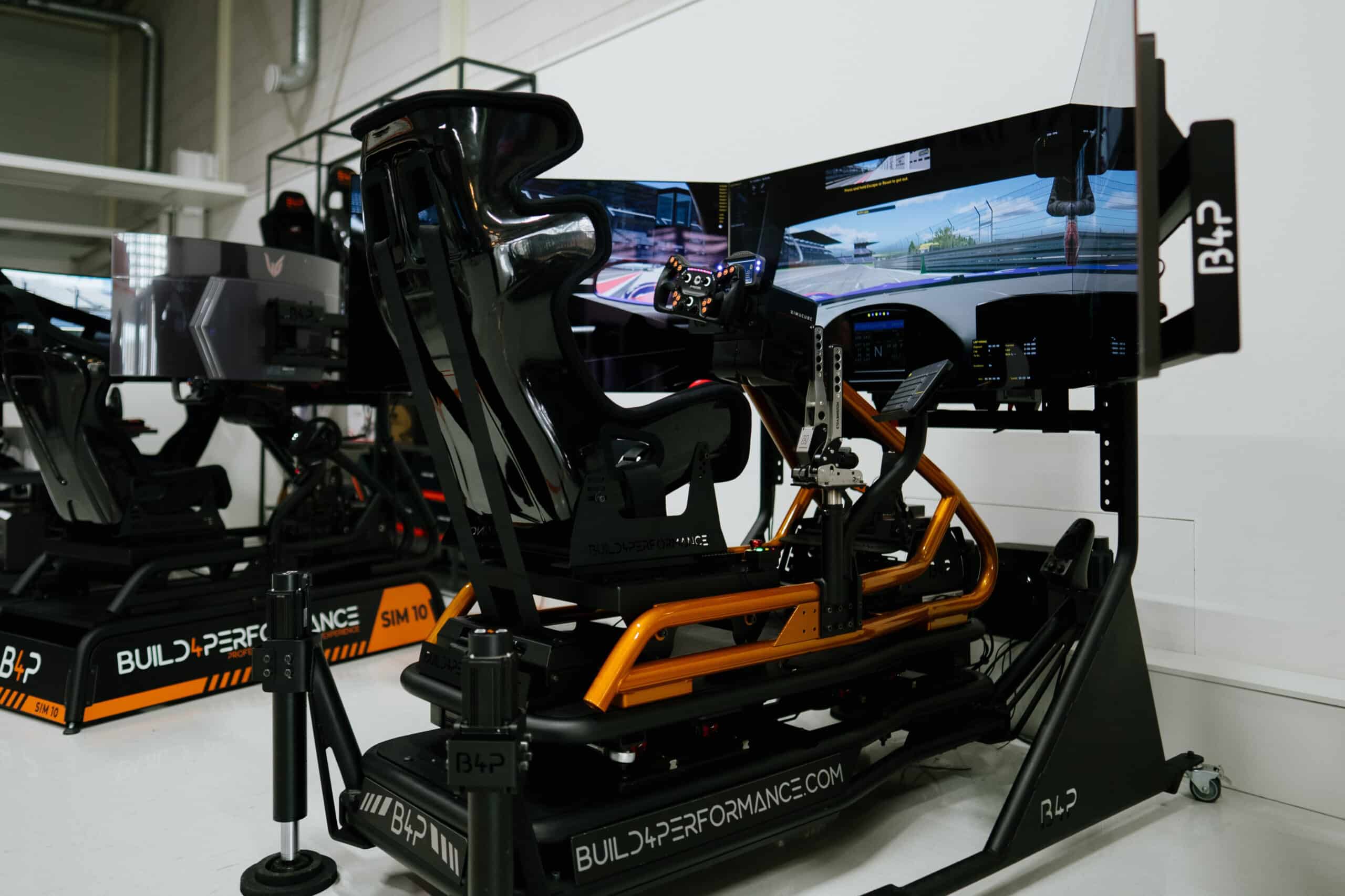 Build4Performance maakt high-end racesimulatoren betrouwbaarder met igus-kabelrups 1