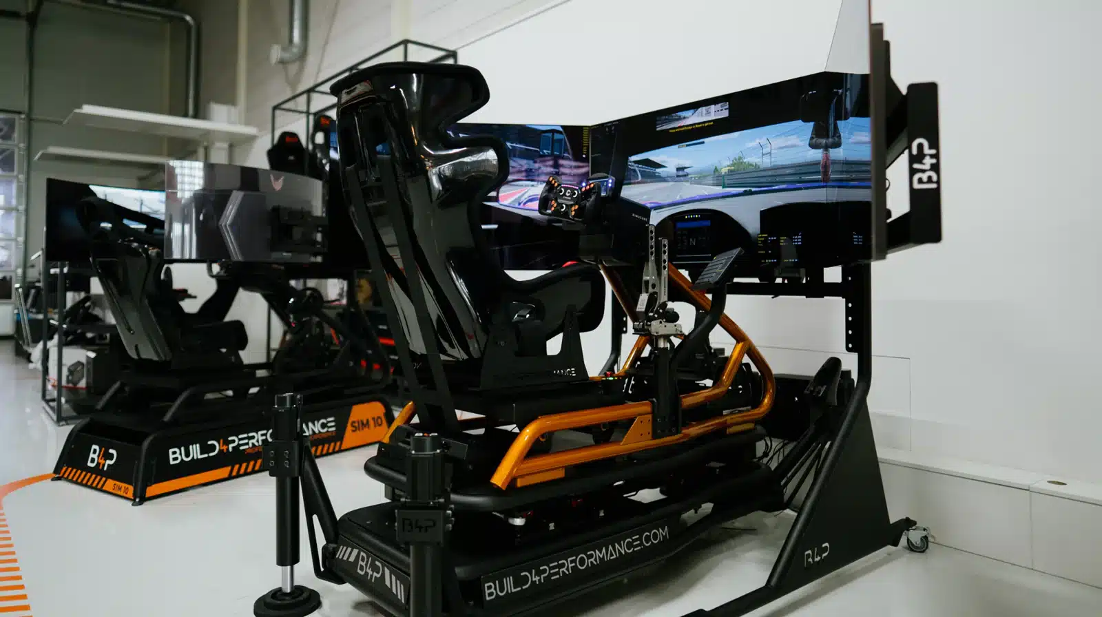 Build4Performance maakt high-end racesimulatoren betrouwbaarder met igus-kabelrups 1