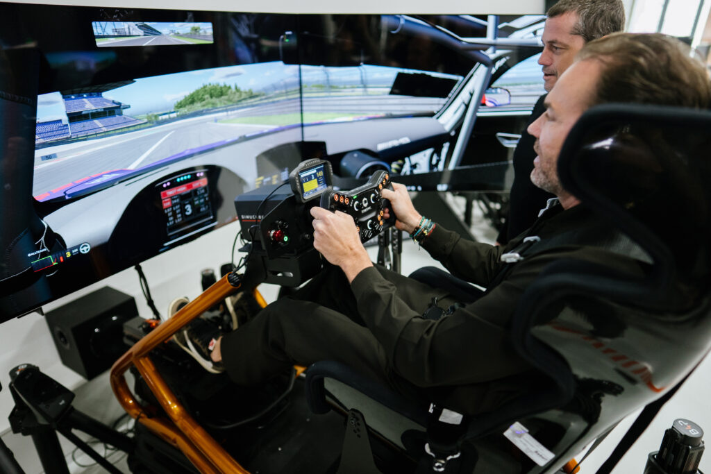 Build4Performance maakt high-end racesimulatoren betrouwbaarder met igus-kabelrups 1