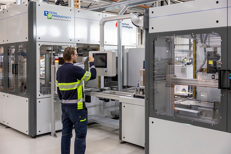Geautomatiseerde assemblage en testen in één productielijn 1